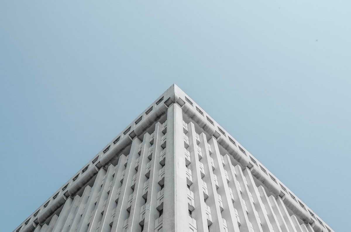 詹姆斯中国行凌晨落地上海，打高尔夫“倒时差”